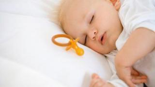 Trẻ sơ sinh có được nằm điều hòa không?