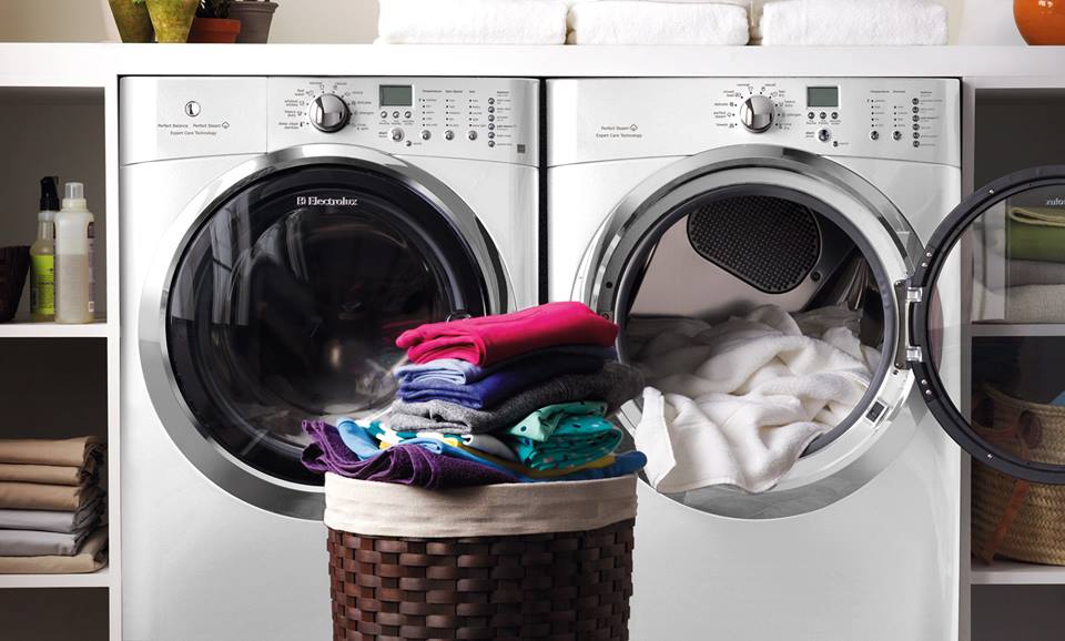 Sử dụng máy giặt sấy cho quần áo tránh phai màu