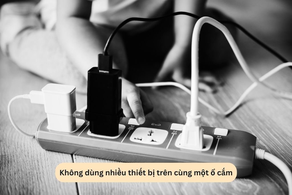 Không dùng nhiều thiết bị trên cùng một ổ cắm